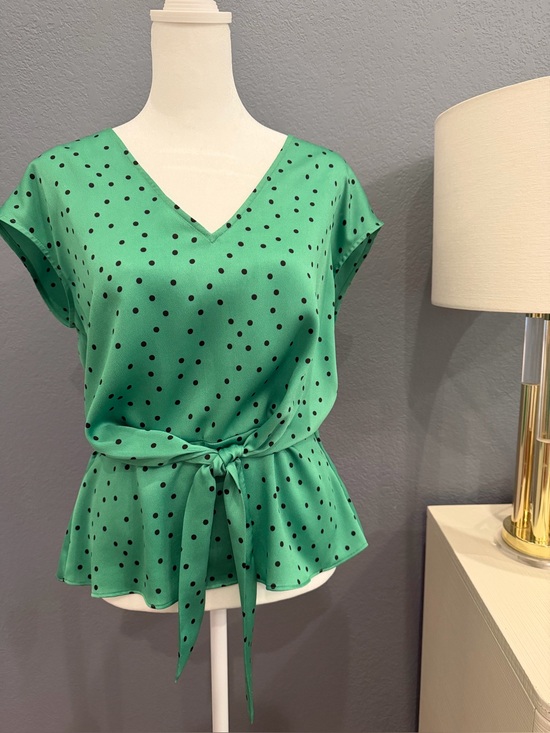 Vince Camuto Tops - Vince Camuto Green Black Polka Dot V-Neck Belted Peplum Blouse Small